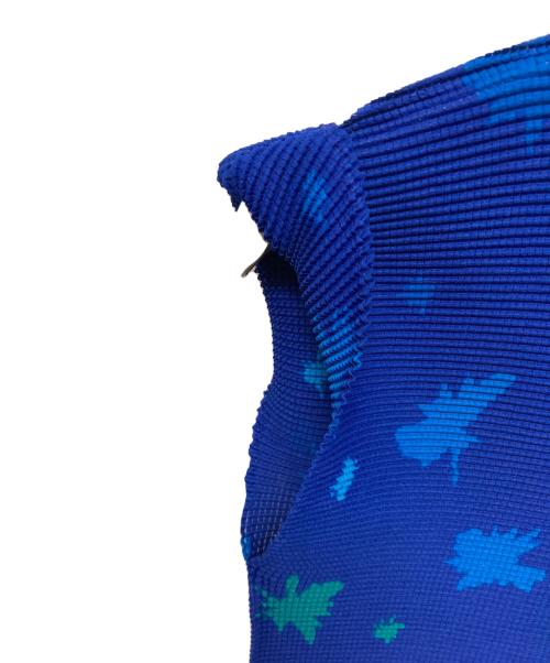 me ISSEY MIYAKE（ミーイッセイ ミヤケ）me ISSEY MIYAKE (ミーイッセイ ミヤケ) 総柄プリーツカットソー ブルー サイズ:-の古着・服飾アイテム