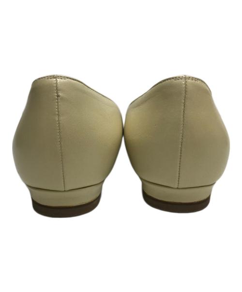 Manolo Blahnik（マノロブラニク）Manolo Blahnik (マノロブラニク) BBFLAT パンプス ベージュ サイズ:7の古着・服飾アイテム