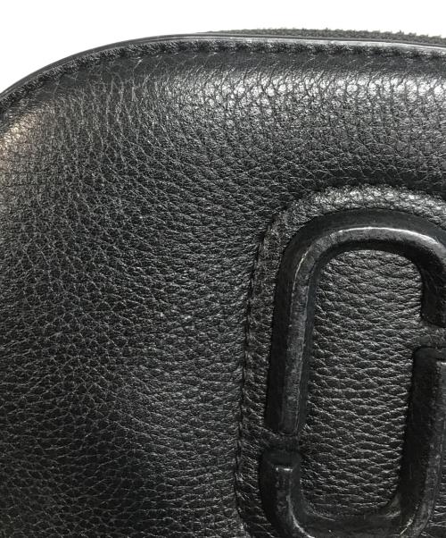 MARC JACOBS（マークジェイコブス）MARC JACOBS (マークジェイコブス) SHUTTER SMALL CAMERA ブラックの古着・服飾アイテム