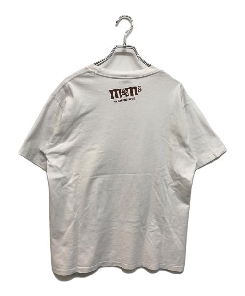 BAPE BY A BATHING APE（ベイプバイアベイシングエイプ）BAPE BY A BATHING APE (ベイプバイアベイシングエイプ) M&M'S (エムアンドエムズ) カレッジ TEE ホワイト サイズ:Mの古着・服飾アイテム