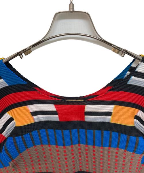 me ISSEY MIYAKE（ミーイッセイ ミヤケ）me ISSEY MIYAKE (ミーイッセイ ミヤケ) プリーツカットソー マルチカラー サイズ:-の古着・服飾アイテム