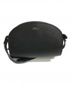 A.P.C.アーペーセー）の古着「エンボス加工ハーフムーンバッグ」｜ブラック