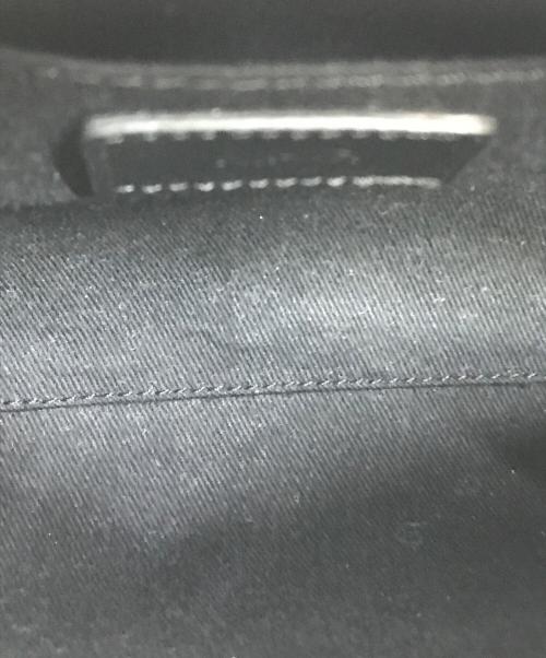 A.P.C.（アーペーセー）A.P.C. (アーペーセー) エンボス加工ハーフムーンバッグ ブラックの古着・服飾アイテム