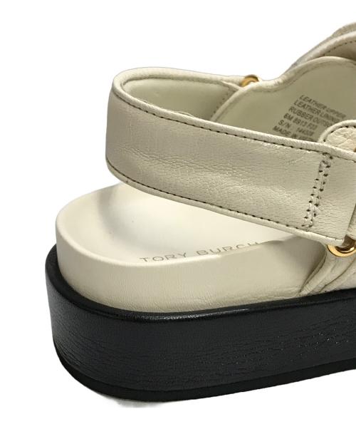 TORY BURCH（トリーバーチ）TORY BURCH (トリーバーチ) KIRA SPORT SANDAL ベージュ サイズ:US 6の古着・服飾アイテム