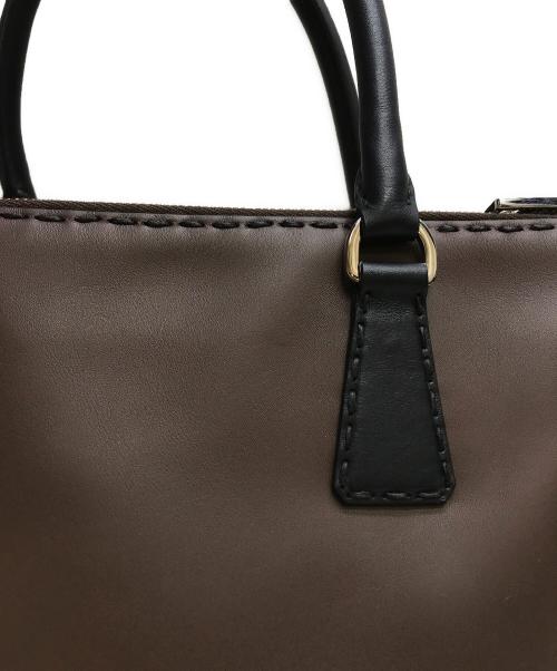 PRADA（プラダ）PRADA (プラダ) ガレリアレザー 2WAYハンドバッグ ブラウン×ブラックの古着・服飾アイテム