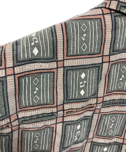 Thee Hysteric XXX（ジィ ヒステリックトリプルエックス）Thee Hysteric XXX (ジィ ヒステリックトリプルエックス) 総柄シャツ オリーブ サイズ:Mの古着・服飾アイテム