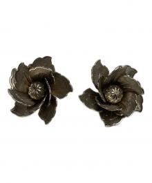 TOGA PULLA（トーガ プルラ）の古着「メタルフラワーピアス」