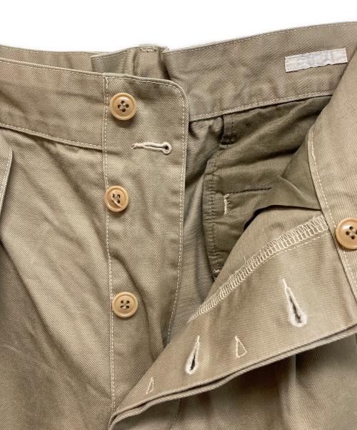 COMOLI（コモリ）COMOLI (コモリ) ベルテッドチノパンツ ベージュ サイズ:SIZE 2の古着・服飾アイテム