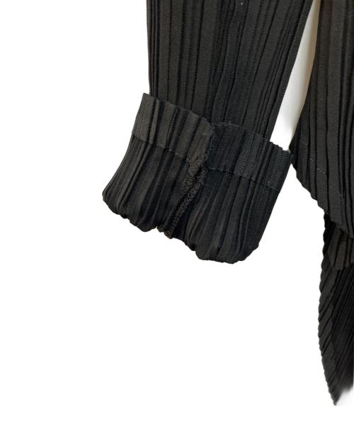 ISSEY MIYAKE FETE（イッセイミヤケフェット）ISSEY MIYAKE FETE (イッセイミヤケフェット) 変形プリーツカーディガン ブラック サイズ:3の古着・服飾アイテム
