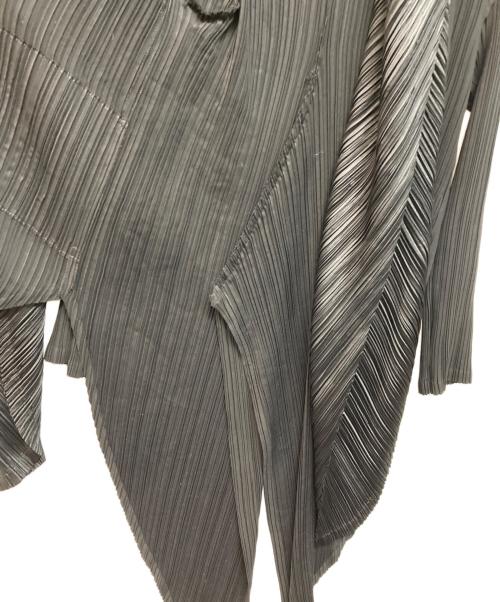 ISSEY MIYAKE FETE（イッセイミヤケフェット）ISSEY MIYAKE FETE (イッセイミヤケフェット) 変形プリーツカーディガン ブラック サイズ:3の古着・服飾アイテム