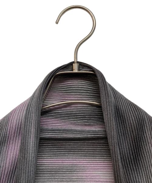 ISSEY MIYAKE FETE（イッセイミヤケフェット）ISSEY MIYAKE FETE (イッセイミヤケフェット) プリーツカーディガン グレー サイズ:02の古着・服飾アイテム