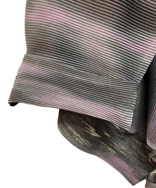 ISSEY MIYAKE FETE（イッセイミヤケフェット）ISSEY MIYAKE FETE (イッセイミヤケフェット) プリーツカーディガン グレー サイズ:02の古着・服飾アイテム