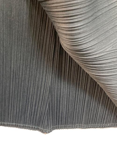 ISSEY MIYAKE FETE（イッセイミヤケフェット）ISSEY MIYAKE FETE (イッセイミヤケフェット) パイピングプリーツスカート ブラック×ブルー サイズ:03の古着・服飾アイテム