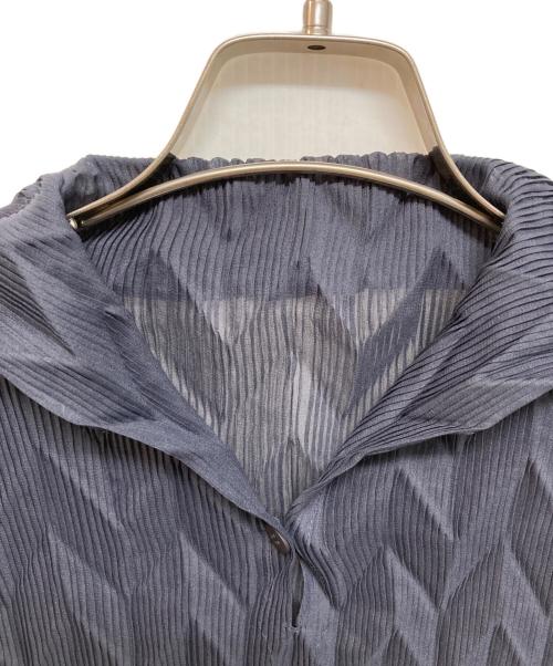 ISSEY MIYAKE FETE（イッセイミヤケフェット）ISSEY MIYAKE FETE (イッセイミヤケフェット) プリーツノースリーブカットソー グレー サイズ:2の古着・服飾アイテム