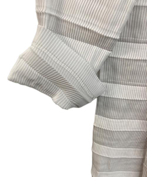 ISSEY MIYAKE FETE（イッセイミヤケフェット）ISSEY MIYAKE FETE (イッセイミヤケフェット) プリーツロングカーディガン ホワイト サイズ:2の古着・服飾アイテム