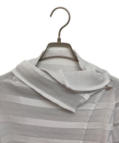 ISSEY MIYAKE FETE（イッセイミヤケフェット）ISSEY MIYAKE FETE (イッセイミヤケフェット) プリーツロングカーディガン ホワイト サイズ:2の古着・服飾アイテム