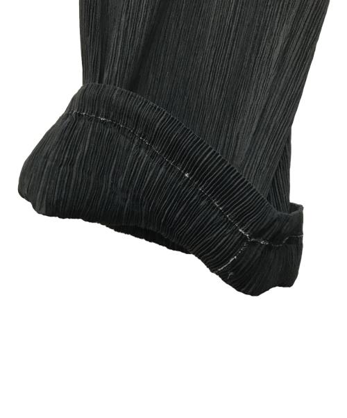 ISSEY MIYAKE FETE（イッセイミヤケフェット）ISSEY MIYAKE FETE (イッセイミヤケフェット) プリーツパンツ ブラック サイズ:Sの古着・服飾アイテム