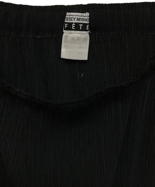 ISSEY MIYAKE FETE（イッセイミヤケフェット）ISSEY MIYAKE FETE (イッセイミヤケフェット) プリーツパンツ ブラック サイズ:Sの古着・服飾アイテム