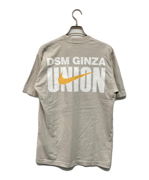 UNION（ユニオン）UNION (ユニオン) NIKE (ナイキ) DOVER STREET MARKET GINZA (ドーバー ストリート マーケット ギンザ) S/S Tee CEMENT ベージュ サイズ:M 未使用品の古着・服飾アイテム