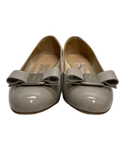 Salvatore Ferragamo（サルヴァトーレ フェラガモ）Salvatore Ferragamo (サルヴァトーレ フェラガモ) リボンパンプス グレー サイズ:6 1/2の古着・服飾アイテム