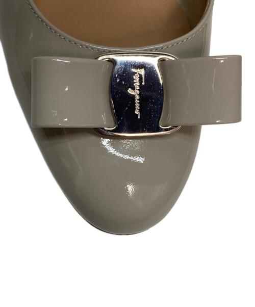 Salvatore Ferragamo（サルヴァトーレ フェラガモ）Salvatore Ferragamo (サルヴァトーレ フェラガモ) リボンパンプス グレー サイズ:6 1/2の古着・服飾アイテム