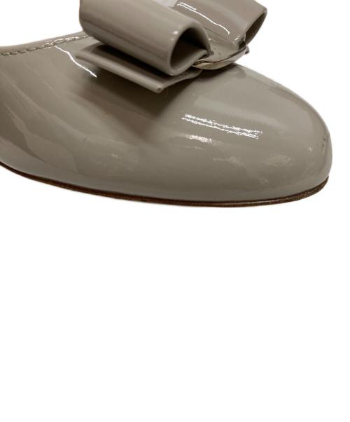 Salvatore Ferragamo（サルヴァトーレ フェラガモ）Salvatore Ferragamo (サルヴァトーレ フェラガモ) リボンパンプス グレー サイズ:6 1/2の古着・服飾アイテム