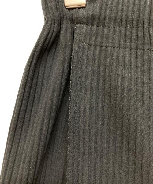 me ISSEY MIYAKE（ミーイッセイ ミヤケ）me ISSEY MIYAKE (ミーイッセイ ミヤケ) タックプリーツワイドパンツ ブラック サイズ:不明(下記参照)の古着・服飾アイテム
