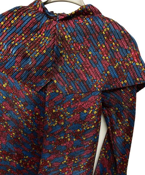 ISSEY MIYAKE FETE（イッセイミヤケフェット）ISSEY MIYAKE FETE (イッセイミヤケフェット) 総柄プリーツジャケット ピンク サイズ:SIZE 3の古着・服飾アイテム