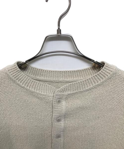 FRAMeWORK（フレームワーク）FRAMeWORK (フレームワーク) カノコ2WAYヘンリーニット ベージュ サイズ:SIZE Free 未使用品の古着・服飾アイテム