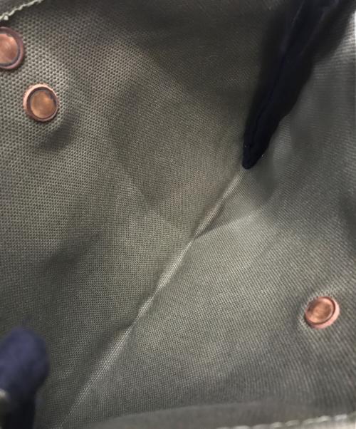 CHARLIE BORROW（チャーリーボロウ）Charlie Borrow (チャーリーボロウ) キャンバスショルダーバッグ カーキの古着・服飾アイテム