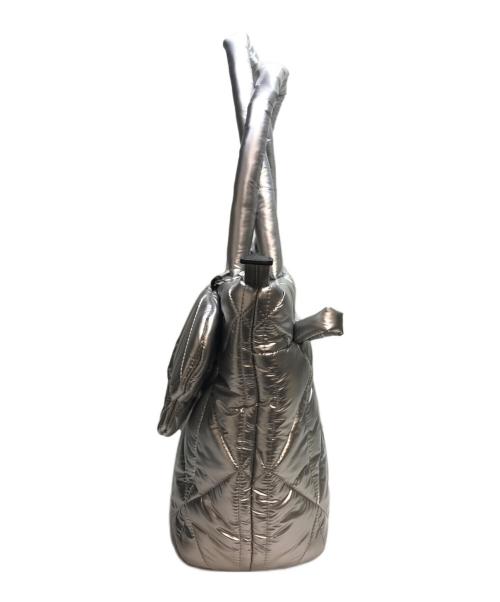 PELLE BORSA（ペレボルサ）PELLE BORSA (ペレボルサ) Shiny Puffy（シャイニーパフィ）キルティングラージトート シルバーの古着・服飾アイテム