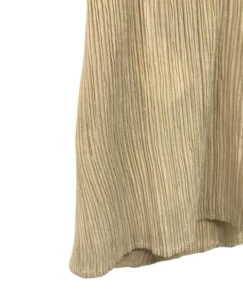 ISSEY MIYAKE（イッセイミヤケ）ISSEY MIYAKE (イッセイミヤケ) 半袖プリーツカットソー ベージュ サイズ:SIZE Lの古着・服飾アイテム