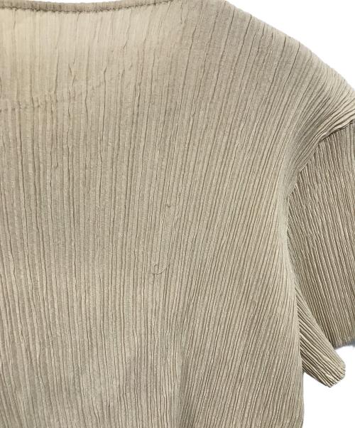ISSEY MIYAKE（イッセイミヤケ）ISSEY MIYAKE (イッセイミヤケ) 半袖プリーツカットソー ベージュ サイズ:SIZE Lの古着・服飾アイテム