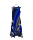 ISSEY MIYAKE FETEイッセイミヤケフェット）の古着「ダイアモンドカット グラデーションプリーツワンピース」｜ブルー