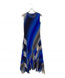 ISSEY MIYAKE FETE（イッセイミヤケフェット）の古着「ダイアモンドカット グラデーションプリーツワンピース」｜ブルー