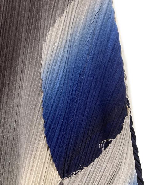 ISSEY MIYAKE FETE（イッセイミヤケフェット）ISSEY MIYAKE FETE (イッセイミヤケフェット) ダイアモンドカット グラデーションプリーツワンピース ブルー サイズ:SIZE 3の古着・服飾アイテム