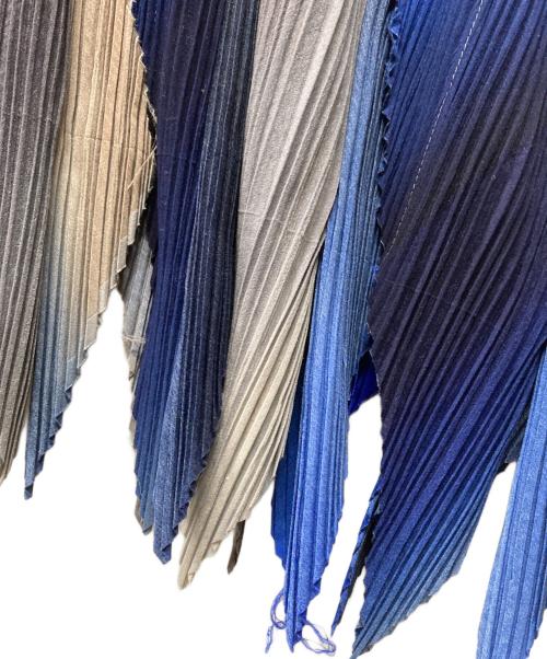 ISSEY MIYAKE FETE（イッセイミヤケフェット）ISSEY MIYAKE FETE (イッセイミヤケフェット) ダイアモンドカット グラデーションプリーツワンピース ブルー サイズ:SIZE 3の古着・服飾アイテム