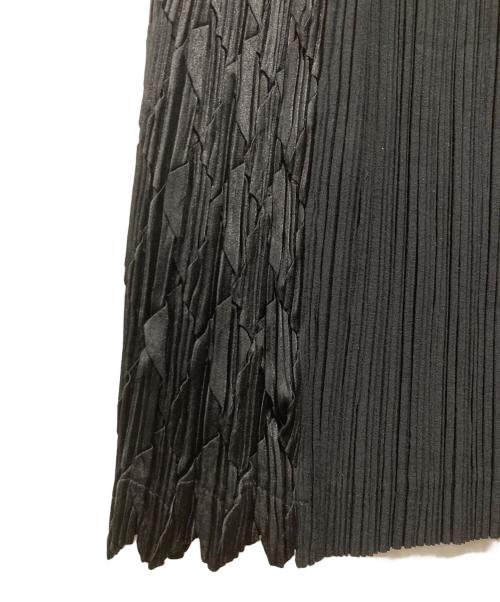 ISSEY MIYAKE（イッセイミヤケ）ISSEY MIYAKE (イッセイミヤケ) サテン切替プリーツパンツ ブラック サイズ:SIZE 2の古着・服飾アイテム