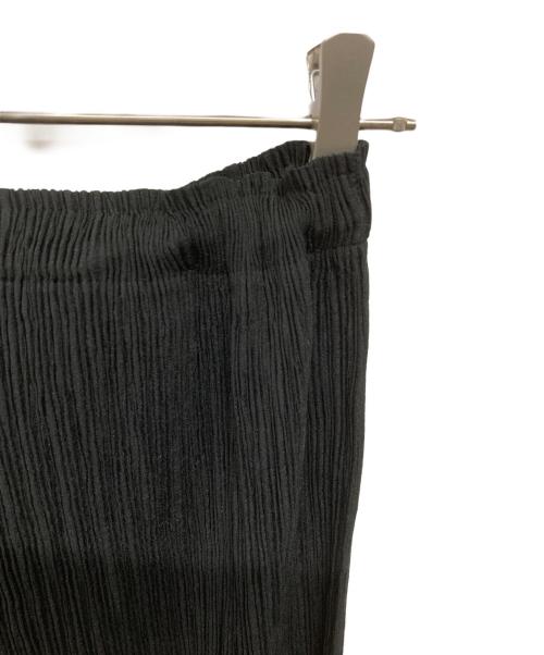 ISSEY MIYAKE FETE（イッセイミヤケフェット）ISSEY MIYAKE FETE (イッセイミヤケフェット) プリーツパンツ ブラック サイズ:SIZE 3の古着・服飾アイテム