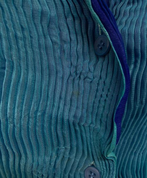 ISSEY MIYAKE（イッセイミヤケ）ISSEY MIYAKE (イッセイミヤケ) プリーツカーディガン ブルー サイズ:SIZE 2の古着・服飾アイテム