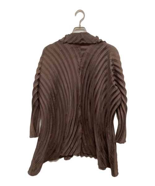 ISSEY MIYAKE（イッセイミヤケ）ISSEY MIYAKE (イッセイミヤケ) Pleats shaped cardigan ブラウン サイズ:SIZE 2の古着・服飾アイテム