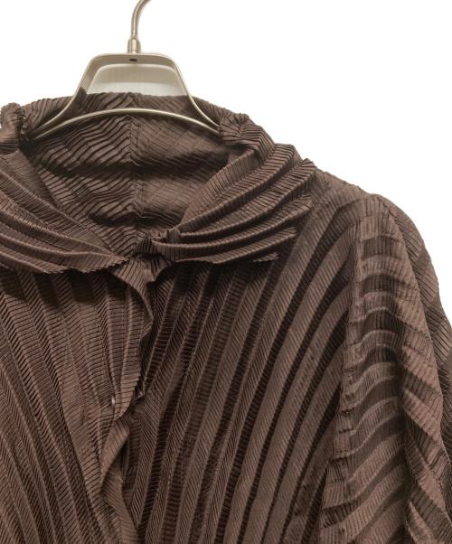 ISSEY MIYAKE（イッセイミヤケ）ISSEY MIYAKE (イッセイミヤケ) Pleats shaped cardigan ブラウン サイズ:SIZE 2の古着・服飾アイテム