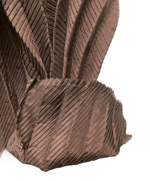 ISSEY MIYAKE（イッセイミヤケ）ISSEY MIYAKE (イッセイミヤケ) Pleats shaped cardigan ブラウン サイズ:SIZE 2の古着・服飾アイテム