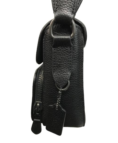 COACH（コーチ）COACH (コーチ) シグネチャーフラップクロスボディバッグ ブラックの古着・服飾アイテム