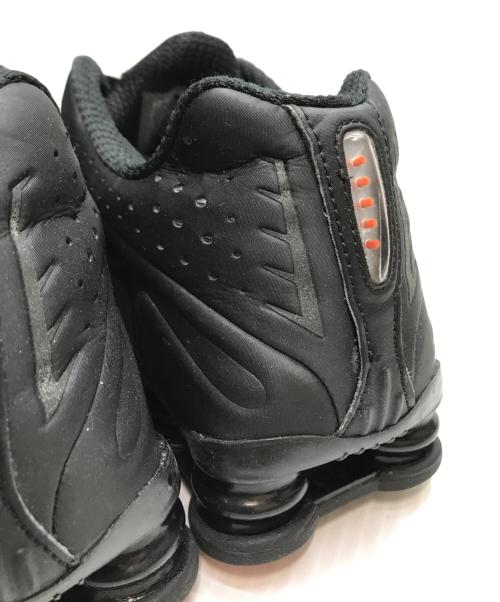 NIKE（ナイキ）NIKE (ナイキ) WMNS SHOX R4 ショックス ブラック サイズ:27.5cmの古着・服飾アイテム