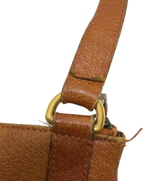 GUCCI（グッチ）GUCCI (グッチ) スタッズショルダーバッグ ブラウンの古着・服飾アイテム