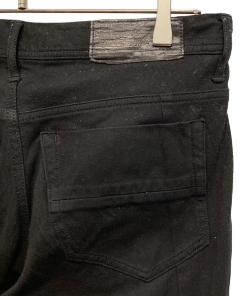 JULIUS（ユリウス）JULIUS (ユリウス) コーティングスキニーぺディングデニムパンツ ブラック サイズ:SIZE 1の古着・服飾アイテム