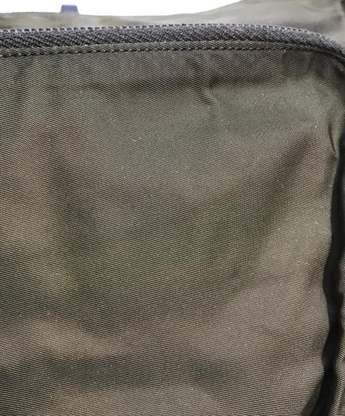PRADA（プラダ）PRADA (プラダ) ナイロンショルダーバッグ オリーブの古着・服飾アイテム