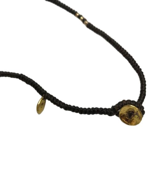 M.Cohen（エム・コーエン）M.Cohen (エム・コーエン) レザー×ボタンネックレス ブラック×ゴールドの古着・服飾アイテム