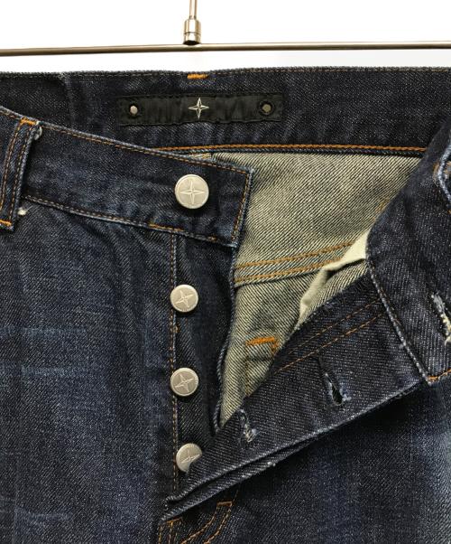 STONE ISLAND（ストーンアイランド）STONE ISLAND (ストーンアイランド) ボタンフライストレートデニムパンツ インディゴ サイズ:SIZE 34の古着・服飾アイテム